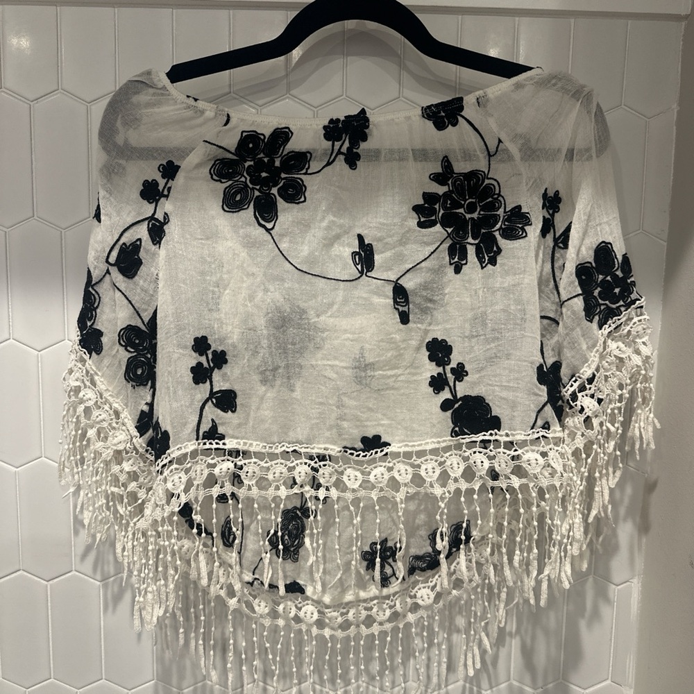 Forever 21 Black and White Floral Crop Top